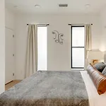 Stylish Riverfront Eve 305 - Free Parking Holiday home