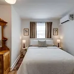 Chic 2 Bed 2 Bath, In 12 South Holiday home Nashville