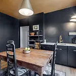 Chic 2 Bed 2 Bath, In 12 South Holiday home *