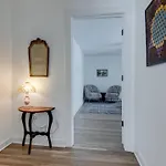 Chic 2 Bed 2 Bath, In 12 South Nashville