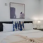 Boutique Condo On Nashville Riverfront- Park Free