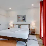 Boutique On Riverfront- Park Free Holiday home *