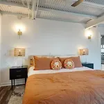 Bougie Squirrel Glam Pad Holiday home Nashville