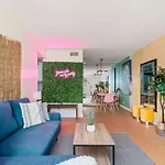 Dollys Dreamhouse, Mean Girls Retreat Unit 8