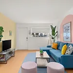 Cozy Country Legends Apt, Music Row Retreat