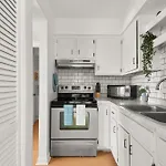 Cozy Country Legends Apt, Music Row Retreat Apartment Nashville