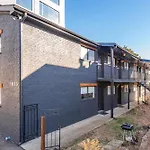 Cozy Country Legends Apt, Music Row Retreat