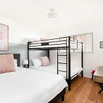 Dolly\'S Daydream On Music Row!