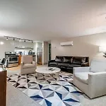 Charming For 4 In Family Dt Walk To Broadway *