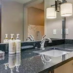 Charming Retreat For 2 Near Downtown & Broadway Apartment *