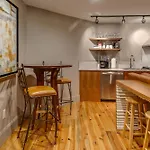 Comfy Family Retreat For 4 In Dt Walk To Broadway Nashville
