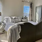 Stella | Downtown Gulch | 7 Min Drive To Broadway! Holiday home