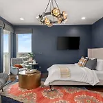 Holiday home Hill House | Walk To Gulch! Sauna, Hot Tub, Gym! Nashville
