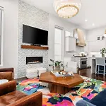 Hill House | Walk To Gulch! Sauna, Hot Tub, Gym! Holiday home