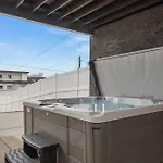 Holiday home Hill House | Walk To Gulch! Sauna, Hot Tub, Gym! *