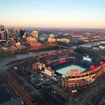 Archer House | Hot Tub Rooftop | Downtown Luxury! Holiday home
