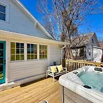 House! Hot Tub, Marg Machine, Walk 12south Holiday home *