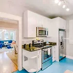 House! Hot Tub, Marg Machine, Walk 12south Holiday home *