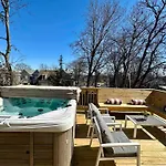 House! Hot Tub, Marg Machine, Walk 12south *