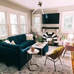 House! Hot Tub, Marg Machine, Walk 12south Holiday home Nashville