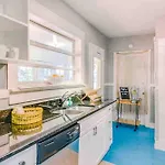 Holiday home House! Hot Tub, Marg Machine, Walk 12south Nashville