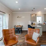 Cumberland Emerald - Walk To Dining Holiday home Nashville