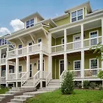 Cumberland Emerald - Walk To Dining Holiday home
