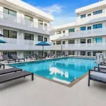Apartment Amazing Downtown W Pool And Free Parking