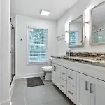 Nest: Renovated Retreat Near Bna Holiday home