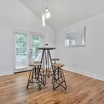 Nest: Renovated Retreat Near Bna Holiday home *
