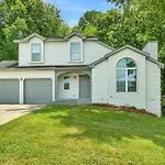 Nest: Renovated Retreat Near Bna