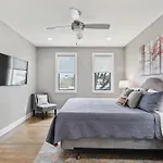 2mi Downtown Hot Tub Balcony 4 King Beds