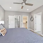 2mi Downtown Hot Tub Balcony 4 King Beds