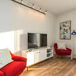 Holiday home Two On Music Row That Sleeps 14 With Pool And Parking *