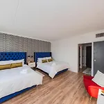 Two On Music Row That Sleeps 14 With Pool And Parking Nashville