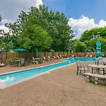 Holiday home Two On Music Row That Sleeps 14 With Pool And Parking *