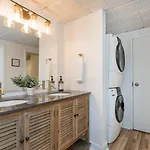 Holiday home Two On Music Row That Sleeps 14 With Pool And Parking Nashville