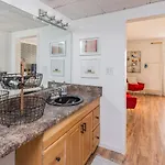 Holiday home Two On Music Row That Sleeps 14 With Pool And Parking *