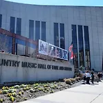 Two Condos On Music Row That Sleeps 14 With Pool And Parking