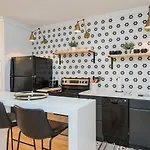 Two On Music Row That Sleeps 14 With Pool And Parking Holiday home Nashville