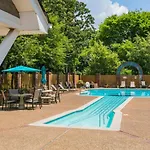 Two On Music Row That Sleeps 14 With Pool And Parking Holiday home *