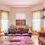 Eclectic Pet Friendly In East Nashville
