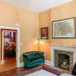 Eclectic Pet Friendly In East Holiday home *