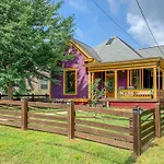 Eclectic Pet Friendly In East Holiday home Nashville