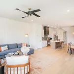 4 Bdr For 12 W Rooftop Deck & Firepit Holiday home *