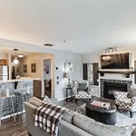 Holiday home Riverfront Charm - A Scenic Downtown For 6 *