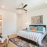Holiday home 4 Bdr For 12 W Rooftop Deck & Firepit Nashville