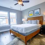 Holiday home Chic Townhome In Trendy East Nash *
