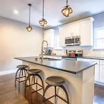 Chic Townhome In Trendy East Nash
