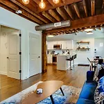 Stellar Sleeps 4 10 Mins From Broadway *